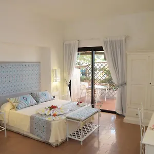 Altura Hotel